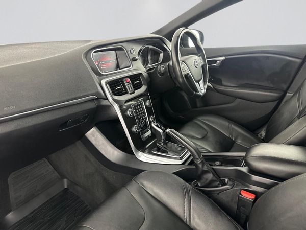 2019-Volvo-V40-D3-Momentum-Auto image:14