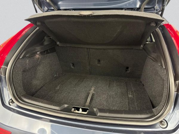 2019-Volvo-V40-D3-Momentum-Auto image:17