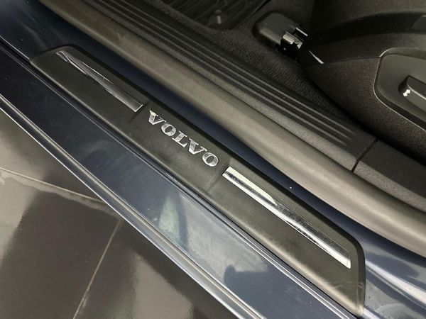 2019-Volvo-V40-D3-Momentum-Auto image:3