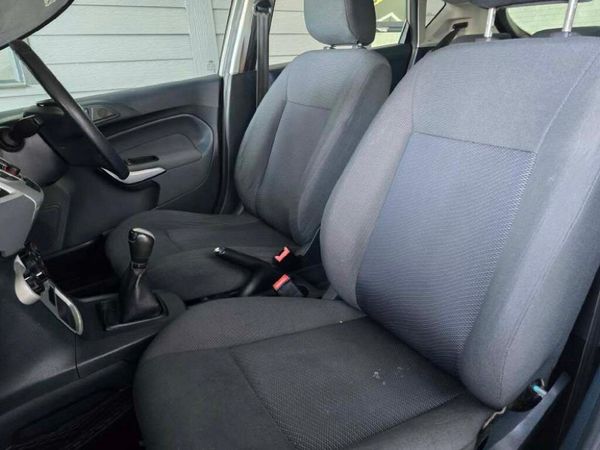 2011-Ford-Fiesta-14i-Ambiente-5-dr image:9