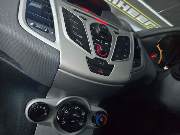 2011-Ford-Fiesta-14i-Ambiente-5-dr image:10
