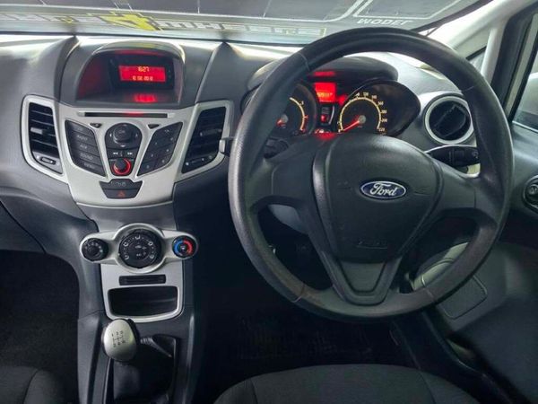 2011-Ford-Fiesta-14i-Ambiente-5-dr image:11