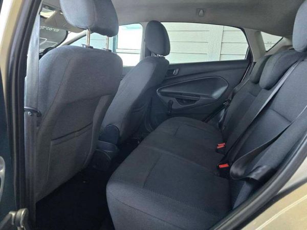 2011-Ford-Fiesta-14i-Ambiente-5-dr image:13