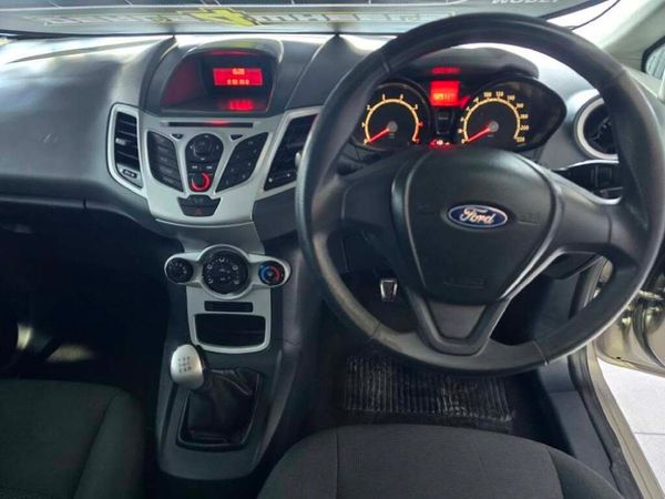 2011-Ford-Fiesta-14i-Ambiente-5-dr image:14