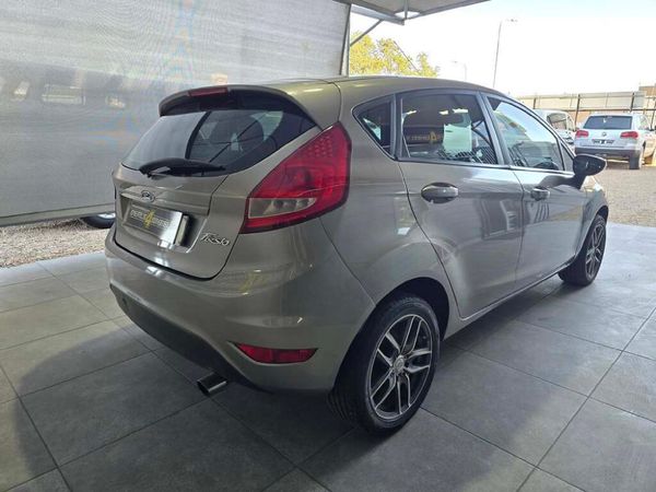 2011-Ford-Fiesta-14i-Ambiente-5-dr image:6