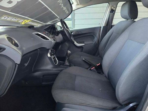 2011-Ford-Fiesta-14i-Ambiente-5-dr image:8