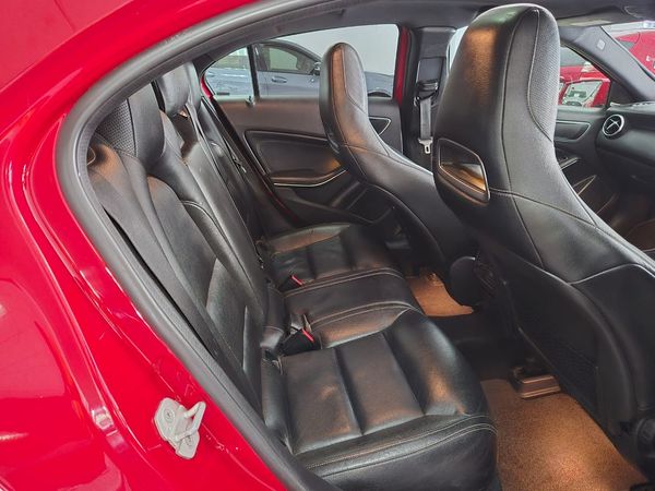 2015-Mercedes-Benz-A-Class-A-220d-AMG-Auto image:15