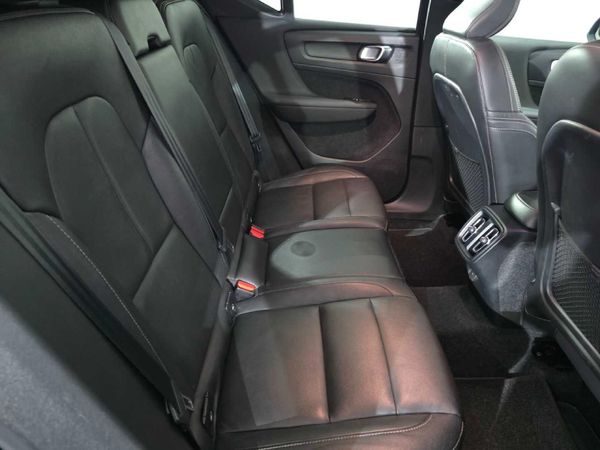 2021-Volvo-XC40-D4-Momentum-AWD image:17