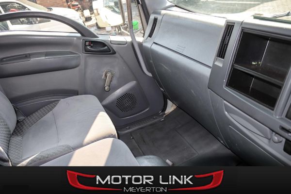 2014-Isuzu-FRR-550-Fc-Cc image:12