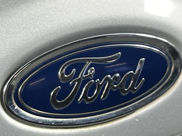 2017-Ford-Focus-10-EcoBoost-Ambiente image:11