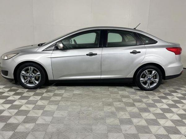 2017-Ford-Focus-10-EcoBoost-Ambiente image:19