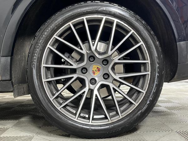 2022-Porsche-Cayenne-Platinum-Edition image:6