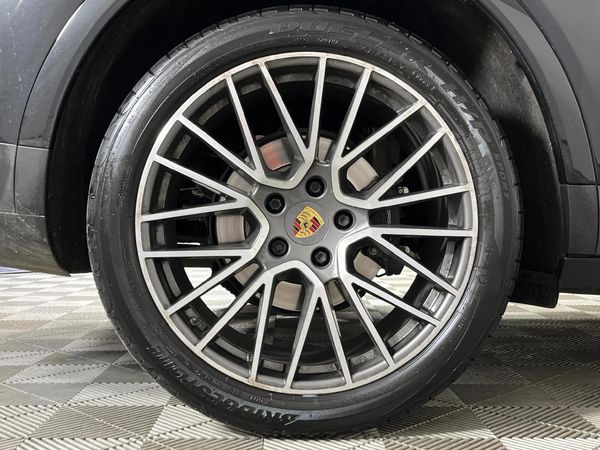 2022-Porsche-Cayenne-Platinum-Edition image:7