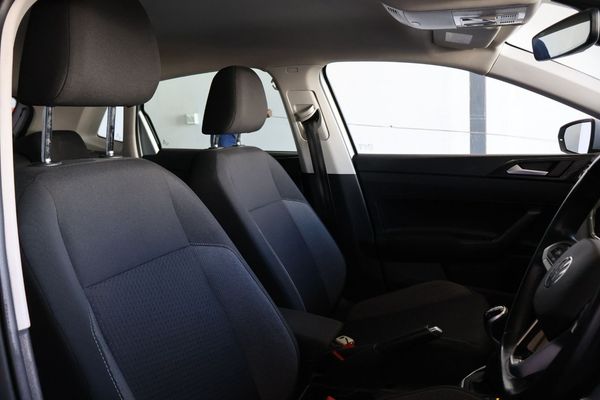 2022-Volkswagen-Polo-10-TSI-Life image:10