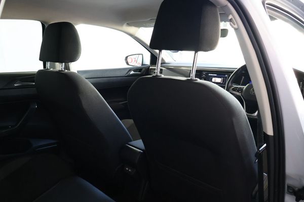 2022-Volkswagen-Polo-10-TSI-Life image:8