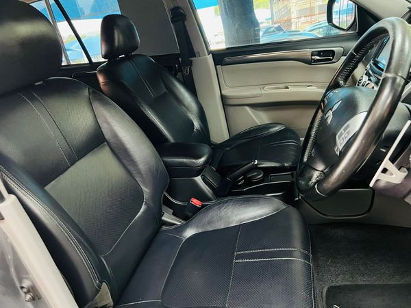 2014-Mitsubishi-Pajero-Sport-25D-Auto image:9