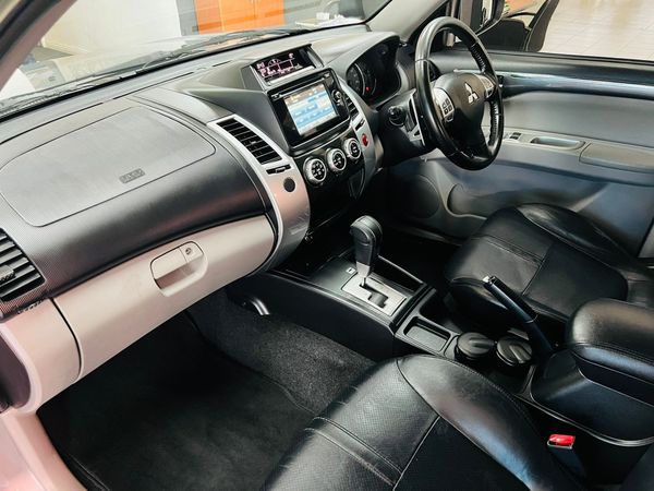 2014-Mitsubishi-Pajero-Sport-25D-Auto image:12