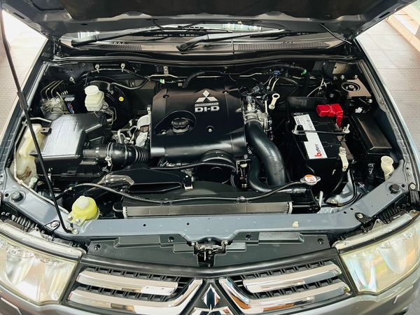 2014-Mitsubishi-Pajero-Sport-25D-Auto image:24