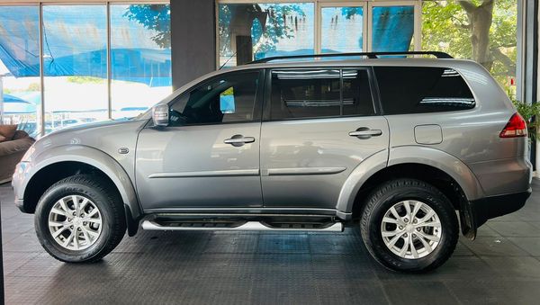 2014-Mitsubishi-Pajero-Sport-25D-Auto image:4