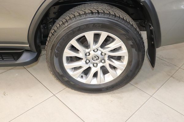 2023-Toyota-Fortuner-28-GD-6-Raised-Body-Auto image:10