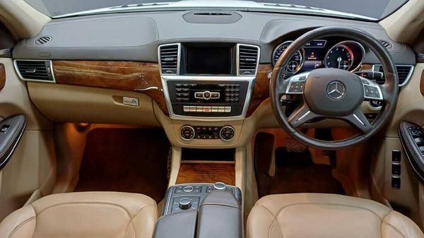 2016-Mercedes-Benz-GL-500-BE image:12