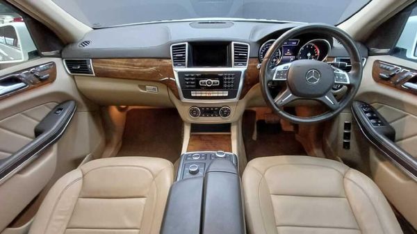 2016-Mercedes-Benz-GL-500-BE image:13