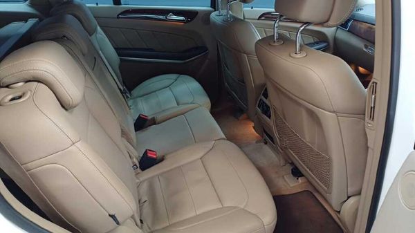 2016-Mercedes-Benz-GL-500-BE image:17