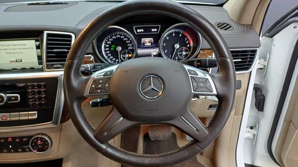 2016-Mercedes-Benz-GL-500-BE image:8