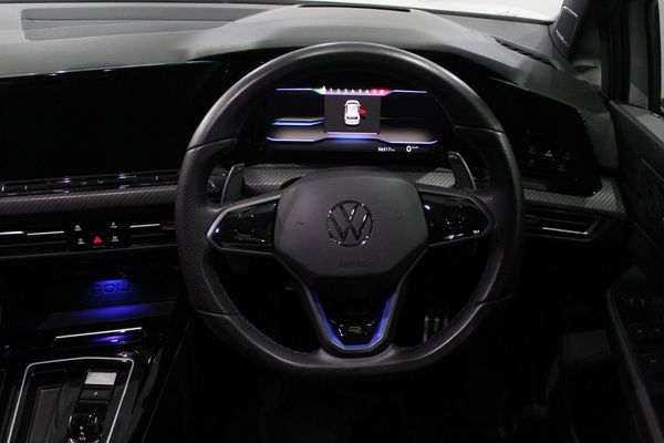 2024-Volkswagen-Golf-8-20-TSI-R-DSG image:9