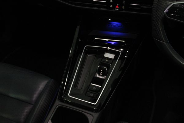 2024-Volkswagen-Golf-8-20-TSI-R-DSG image:10