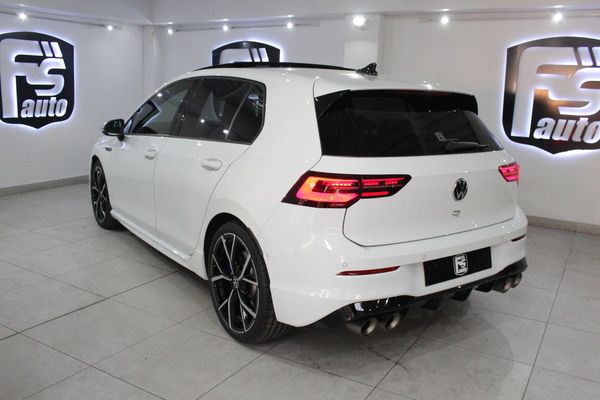2024-Volkswagen-Golf-8-20-TSI-R-DSG image:3