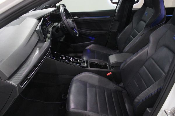 2024-Volkswagen-Golf-8-20-TSI-R-DSG image:5
