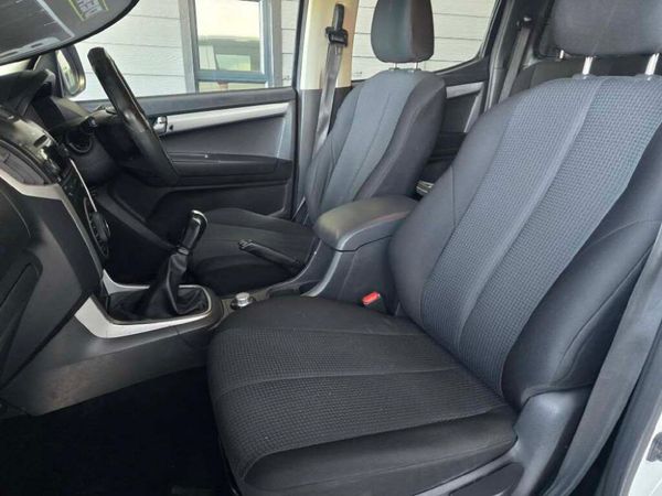 2013-Isuzu-KB-300-D-Teq-LX-4x4-Double-Cab image:9