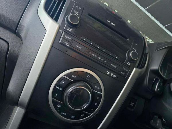 2013-Isuzu-KB-300-D-Teq-LX-4x4-Double-Cab image:10