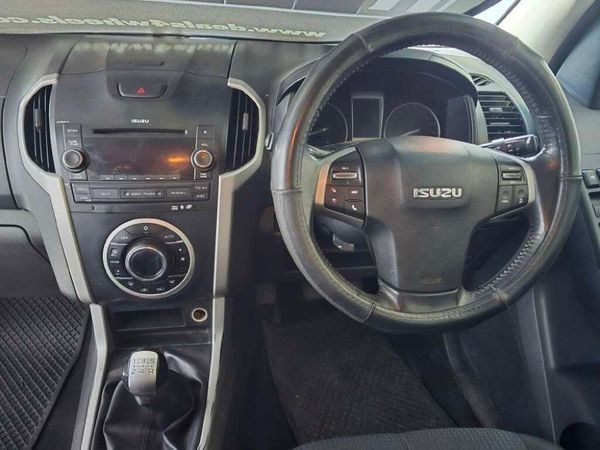 2013-Isuzu-KB-300-D-Teq-LX-4x4-Double-Cab image:11