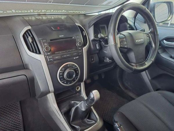 2013-Isuzu-KB-300-D-Teq-LX-4x4-Double-Cab image:12