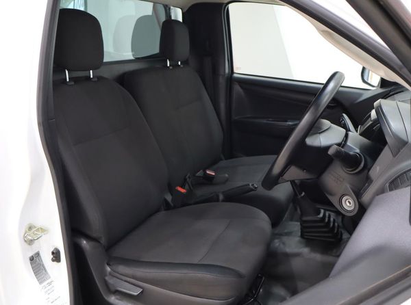 2020-Isuzu-D-Max-D-Max-250-Fleetside image:13
