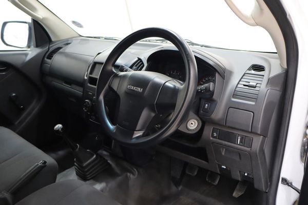 2020-Isuzu-D-Max-D-Max-250-Fleetside image:4