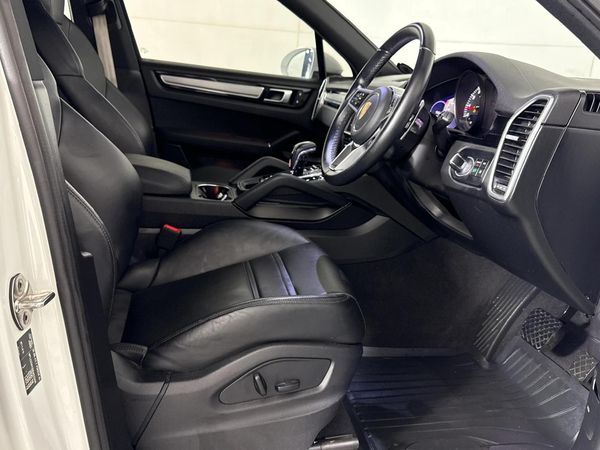 2022-Porsche-Cayenne-Platinum-Edition image:9