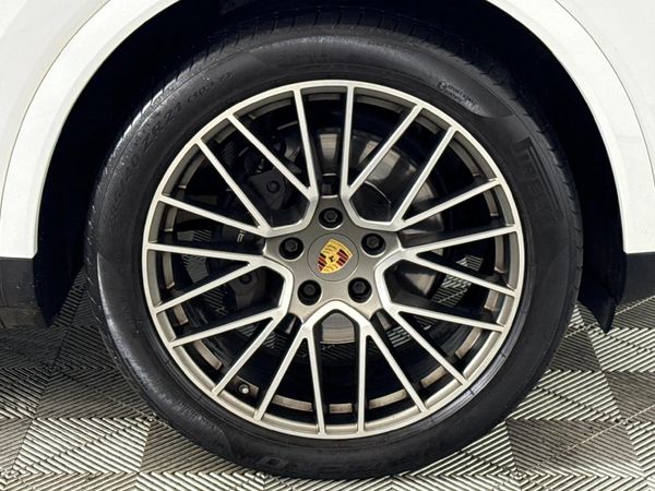 2022-Porsche-Cayenne-Platinum-Edition image:5