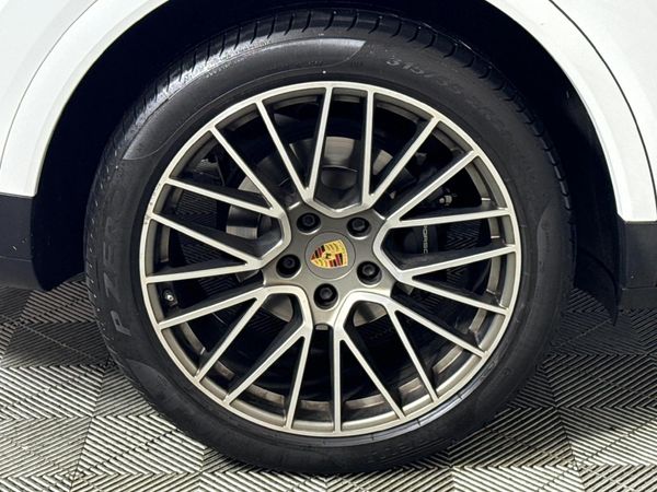2022-Porsche-Cayenne-Platinum-Edition image:7