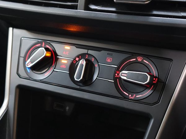 2019-Volkswagen-Polo-10-TSI-Trendline image:9