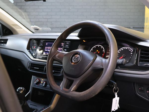 2019-Volkswagen-Polo-10-TSI-Trendline image:10