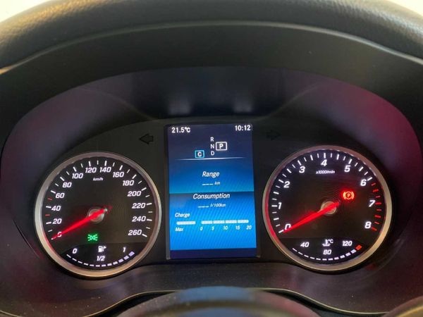 2020-Mercedes-Benz-GLC-300-4Matic image:14