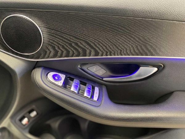 2020-Mercedes-Benz-GLC-300-4Matic image:16
