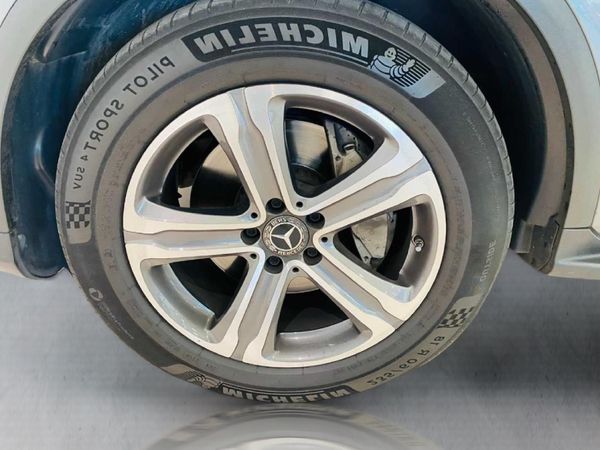 2020-Mercedes-Benz-GLC-300-4Matic image:19