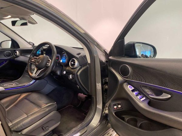 2020-Mercedes-Benz-GLC-300-4Matic image:6