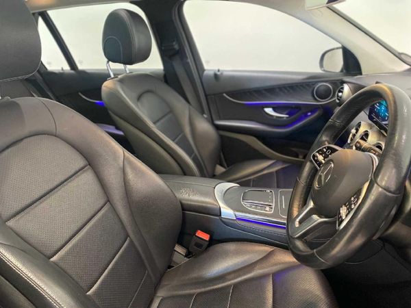 2020-Mercedes-Benz-GLC-300-4Matic image:8
