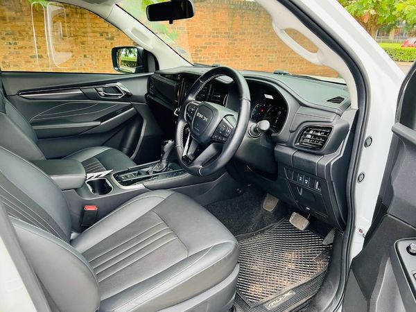 2025-Isuzu-Mu-x-19D-LS-Auto image:9