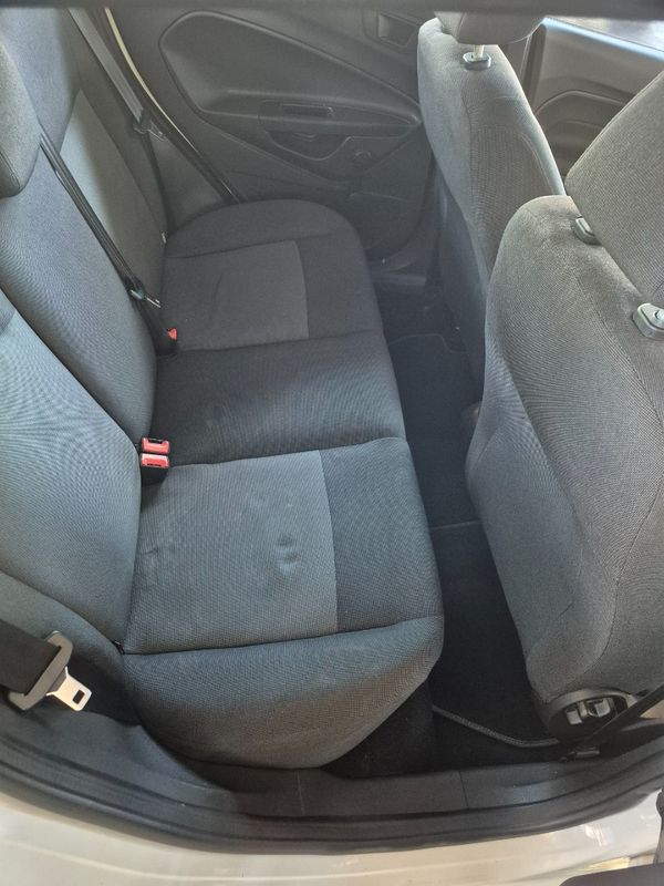 2015-Ford-Fiesta-14-Ambiente-5-dr image:10